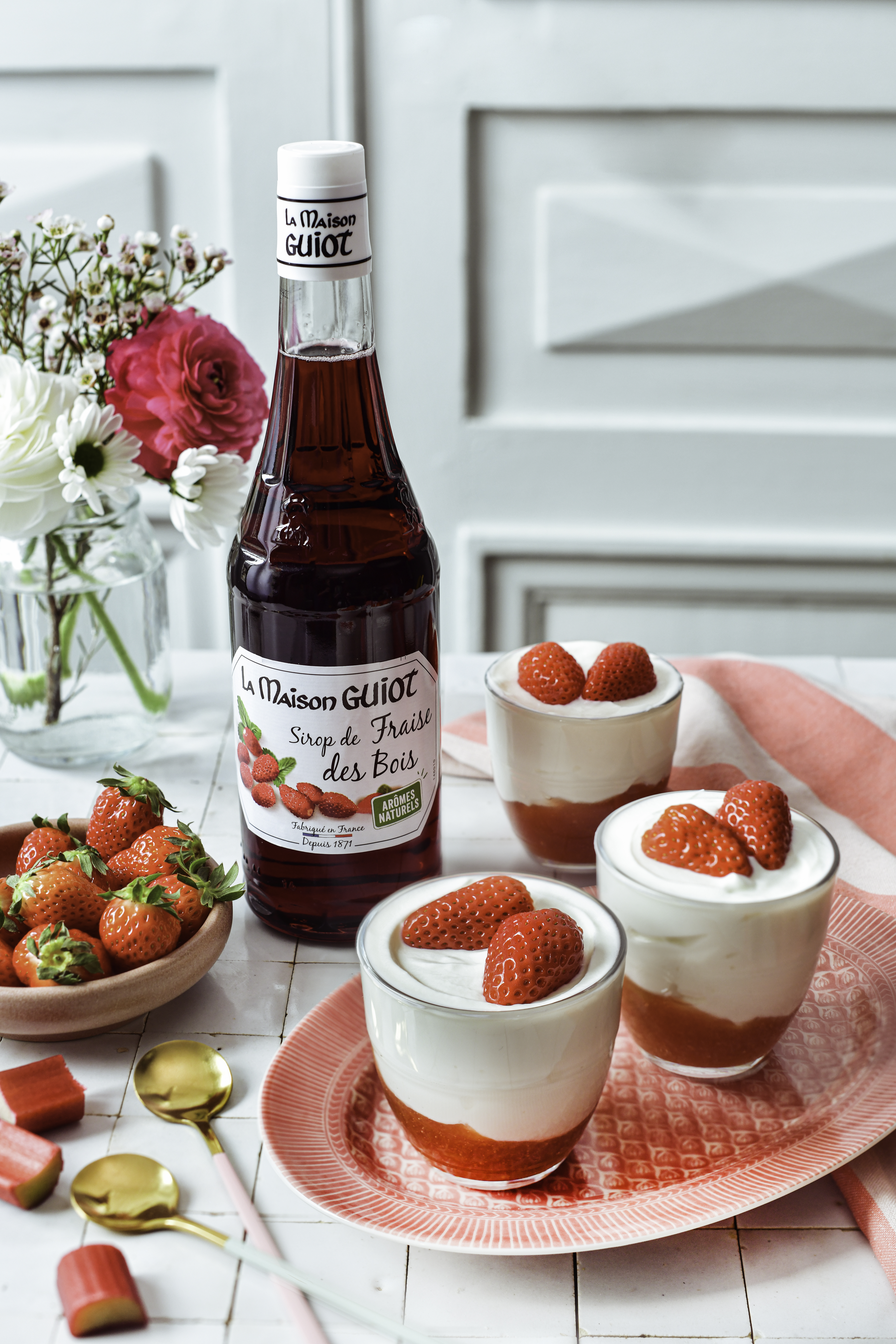 Yaourt à la compotée de rhubarbe et au sirop de Fraise des bois