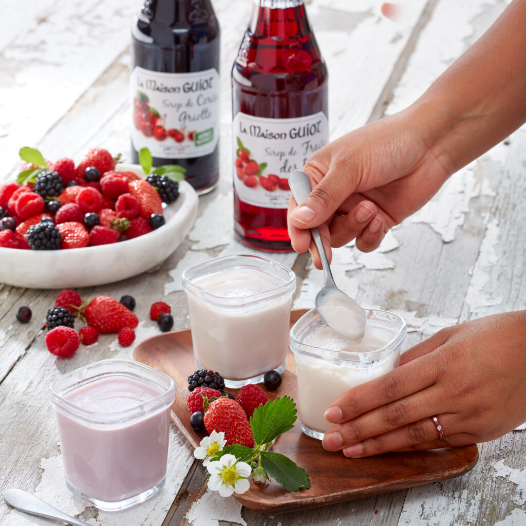 Yaourt au sirop de fruit rouge